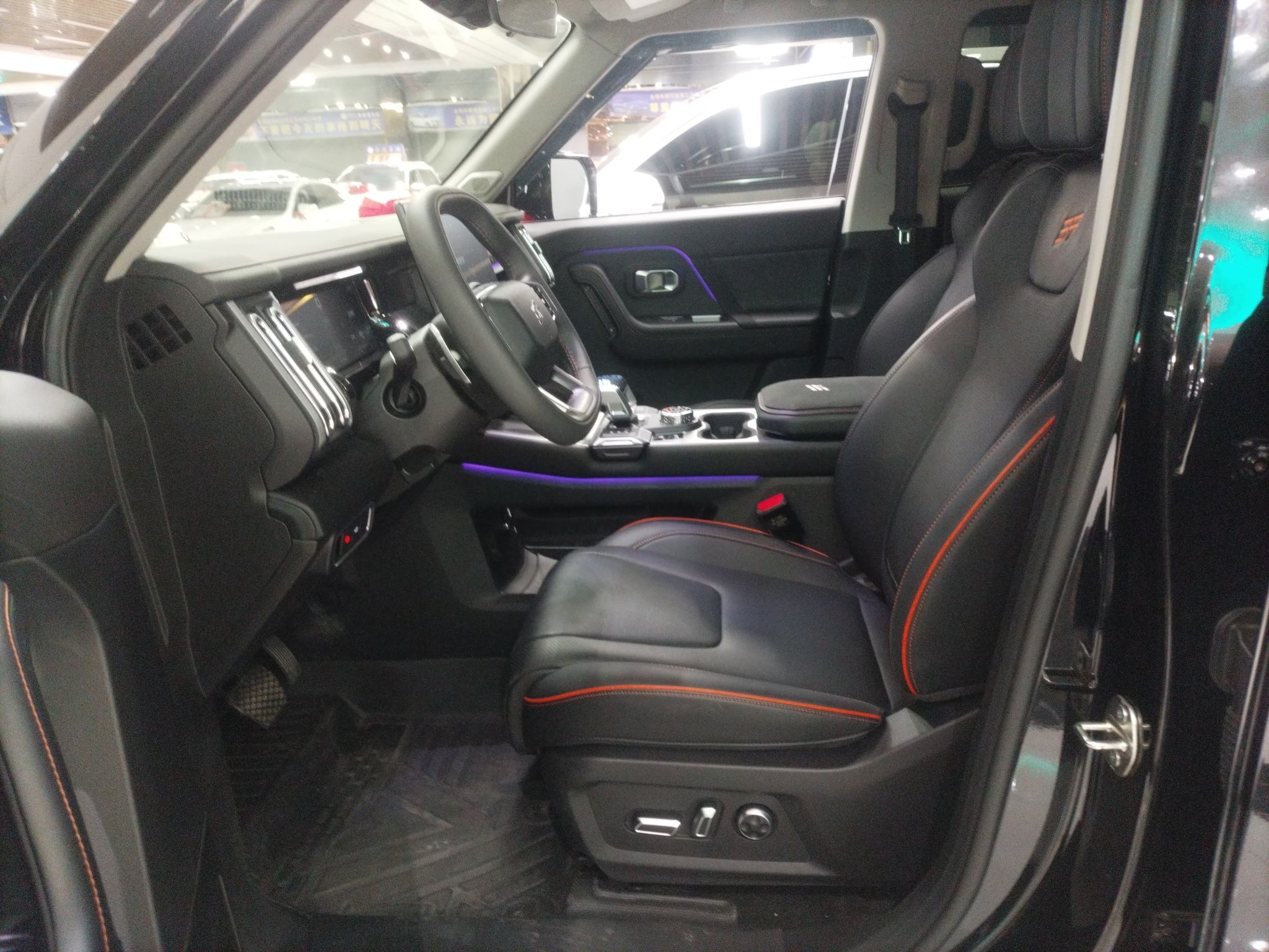 المقاعد الأمامية داخل السيارة