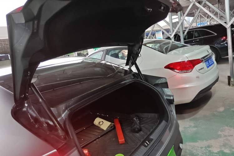 Used XPeng P7 2022 670N+ Trunk