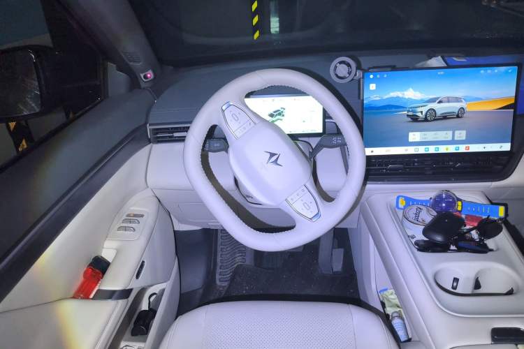 Used Dongfeng eπ eπ008 2026 Model Six-Seat Range-Extended Family Edition Steering Wheel