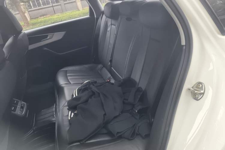 Used Audi A4L 2018 30th Anniversary Edition 40 TFSI Fashion Model
