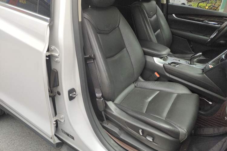 Used Cadillac XT5 2017 Anniversary Edition 25T Luxury Model
