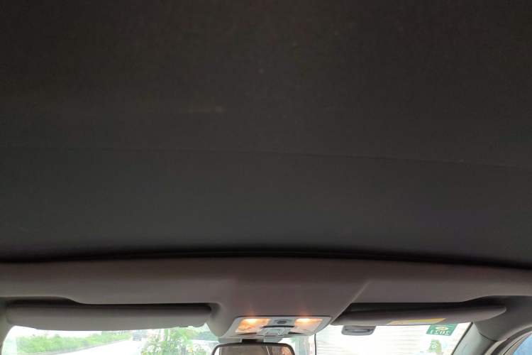 Used Land X7 2016 2.0T Panoramic Prestige Edition Headliner