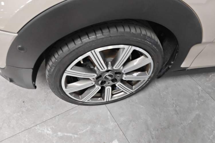 Used MINI Clubman 2023 Refresh 1.5T COOPER Connoisseur Left Front Wheel Hub