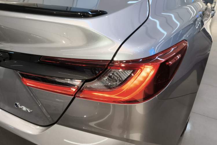 Used Toyota Camry 2026 Model Dual-Engine 2.0HSE Sport Lite Edition