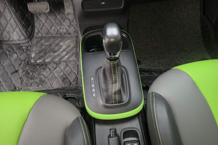 Used Roewe Clever 2021 302 km New Four-Seater Super-Efficient Version
