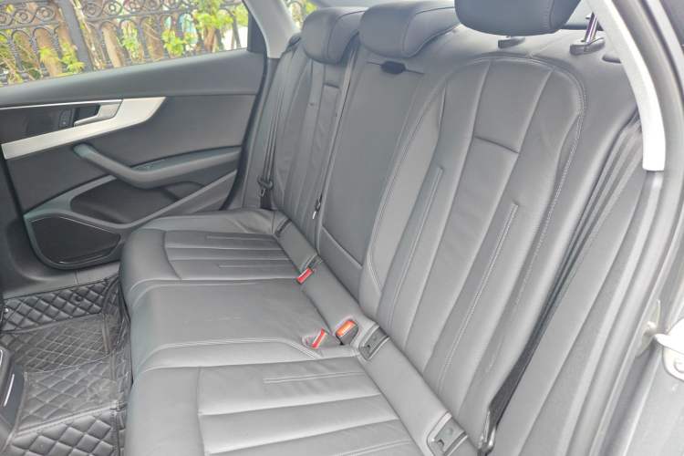 Used Audi A4L 2019 40 TFSI Fashion Edition China VI Emission Standard
