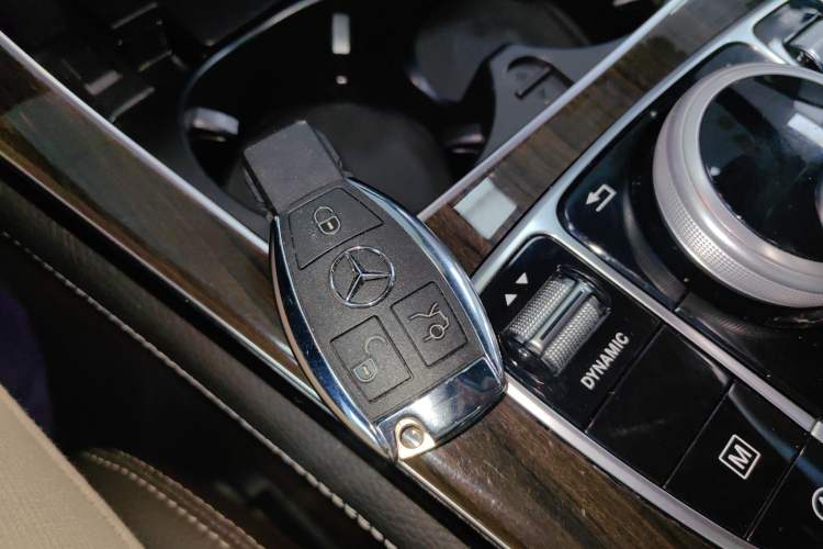 Used Mercedes-Benz GLC 2018 Facelift GLC 260 4MATIC Luxury Edition
