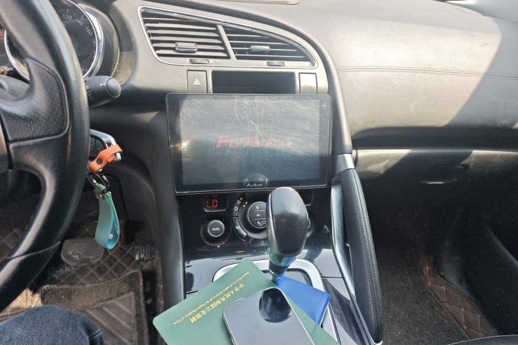 Used Peugeot 3008 2015 1.6THP Automatic Trend Edition Audio And AC Panel