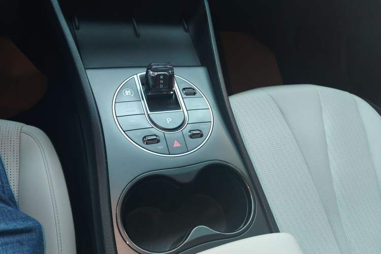 Used BYD Seal 05 DM-i 2025 DM-i Smart Drive 55KM Luxury Model Gear Lever