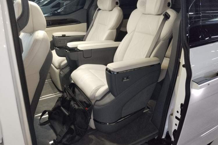 Used Zeekr 009 2024 Six-Seat Executive Version 4WD 108 kWh