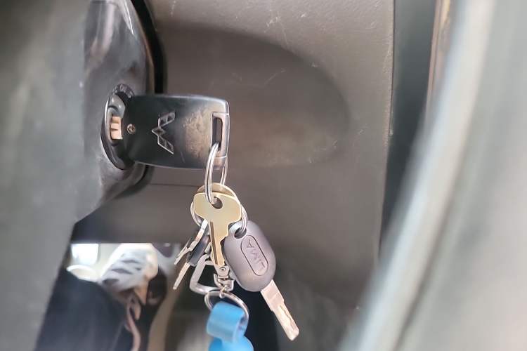 Used Wuling Rongguang V 2016 1.5L Standard Version
