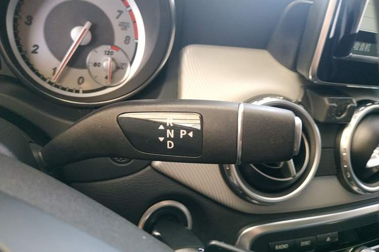 Used Mercedes-Benz GLA 2015 GLA 220 4MATIC Fashion Model Gear Lever