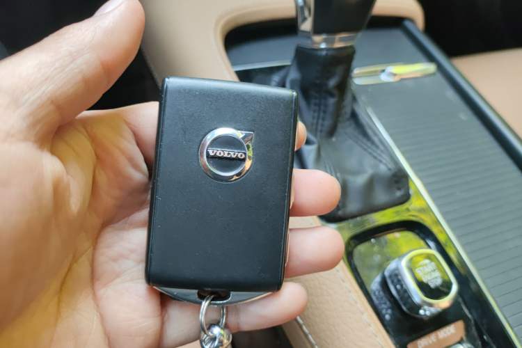 Used Volvo V90 2017 Cross Country T5 AWD Smart Range Edition