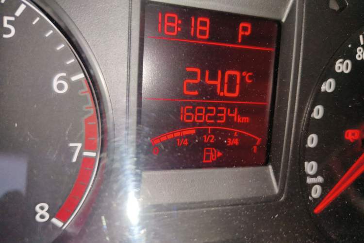 Used Volkswagen Jetta 2015 1.6L Automatic Fashion Model Odometer Close Up