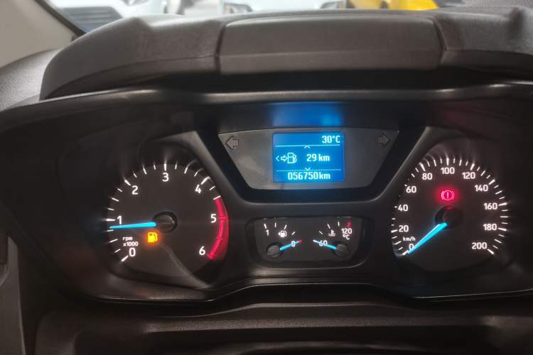 Used Ford Transit 2019 2.0T Diesel Multi-Purpose Commercial Vehicle Short Wheelbase Low Roof 6-Seater China VI Standard Odometer Close Up