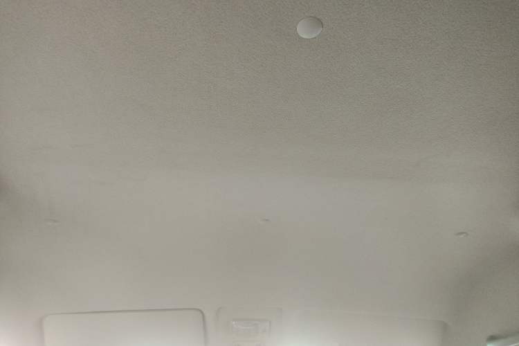 Used Jinbei Hiace X30 2023 1.5L Super-Comfortable Passenger Van 5/6/7-Seater Non-Air-Conditioned Version Model SWC15M Headliner