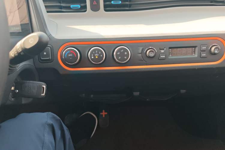 Used Wuling Hongguang MINIEV 2020 Freedom Version Lithium Iron Phosphate Audio And AC Panel