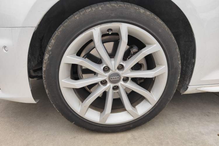 Used Audi A4L 2019 40 TFSI Fashion Edition China VI Emission Standard Exterior 4