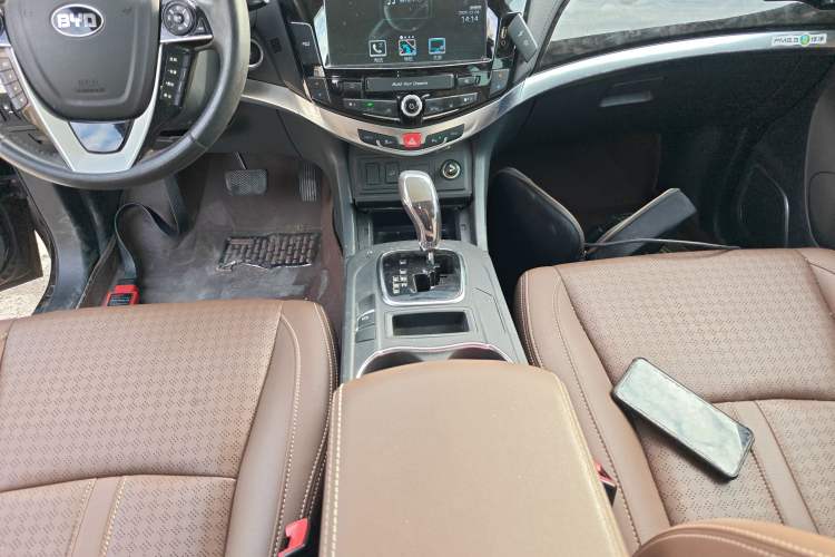 Used BYD S7 2016 2.0T Automatic Prestige Plus Gear Lever