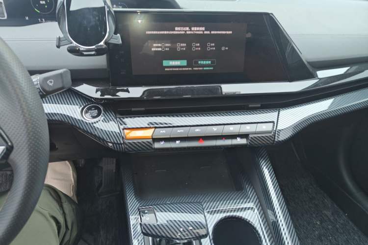 Used CHANGAN UNI-V 2022 1.5T Smart Navigation Version Audio And AC Panel