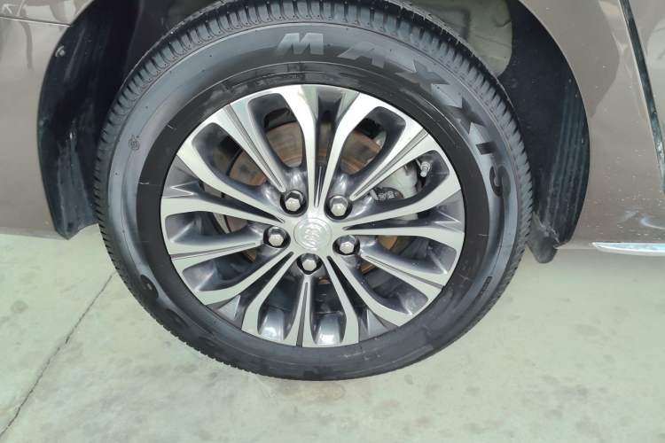 Used Buick GL8 2023 Facelifted Land Cruiser Executive Luxury Version
