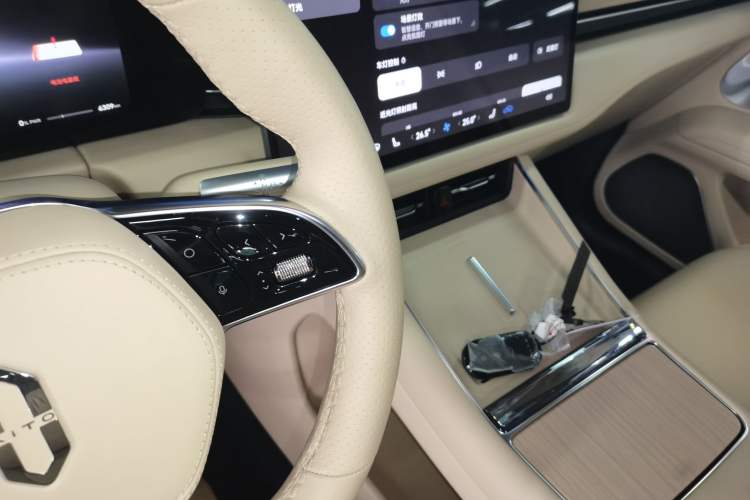 Used Hima AITO M5 2025 Extended-Range Ultra All-Wheel-Drive Version
