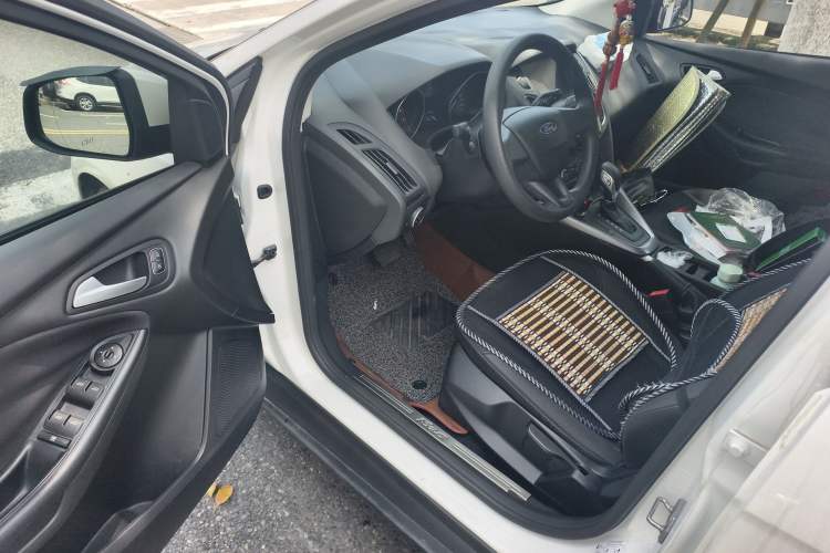 Used Ford Focus 2015 Hatchback 1.6L Automatic Comfort Model
