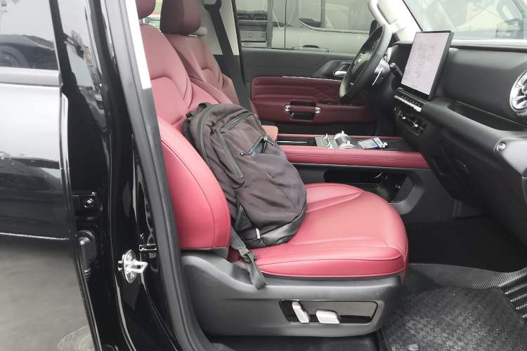 Used Tank 300 2025 2.0T Conqueror
