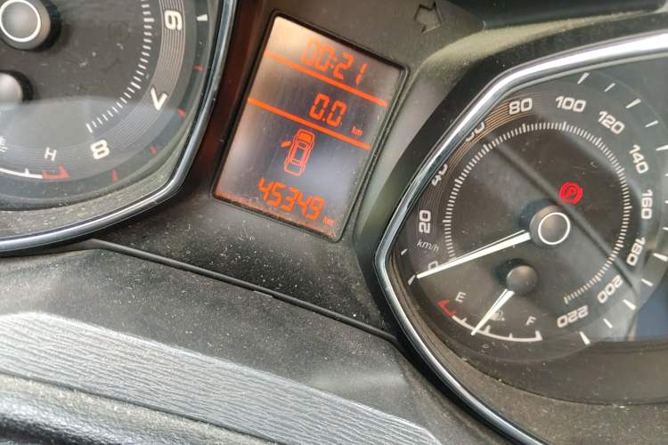 Used Chery Arrizo 7 2013 1.6L Manual Zhi Ling Edition Odometer Close Up