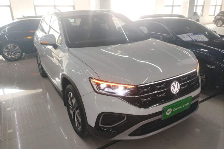 Used Volkswagen Tayron 2023 300TSI Two-Wheel-Drive Luxury Plus Advanced Edition Front Right 45 Deg