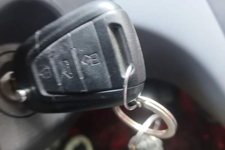 Used SAIC MAXUS Xintu V80 2021 2.0T AMT Classic Aoyuntong Short Wheelbase Ultra-Low Roof 5/6-Seater