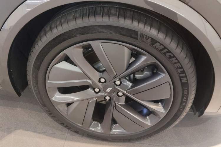 Used Li Auto L9 2024 Pro Model Right Front Wheel Hub