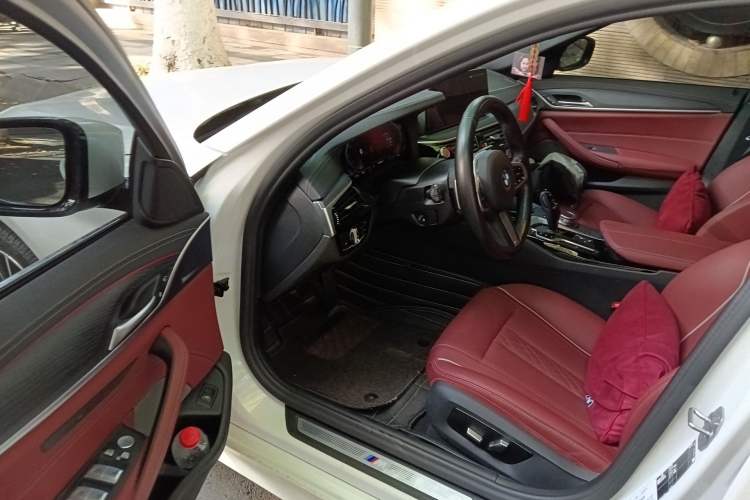 Used BMW 5 Series 2022 530Li Leading Model M Sport Package Driver Seat