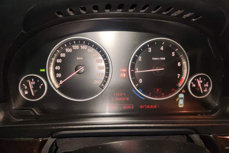 Used BMW 5 Series 2014 525Li Leading Model
