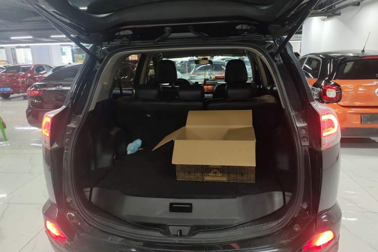 Used Toyota RAV4 2016 2.0L CVT Two-Wheel Drive Fashion Edition China V Standard