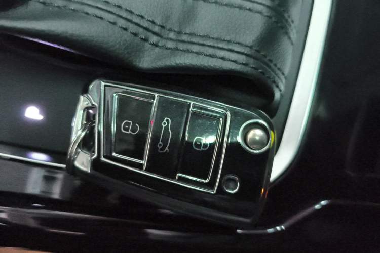 Used Volkswagen T-ROC 2021 280TSI DSG Two-Wheel Drive Comfort Connect Edition