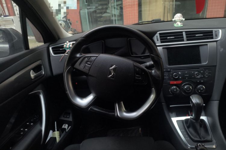 Used DS 5LS 2014 1.8L automatic Comfort version VTi140
