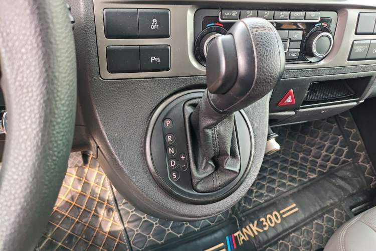 Used Volkswagen Caravelle 2015 2.0 TSI Four-Wheel Drive Comfort Edition