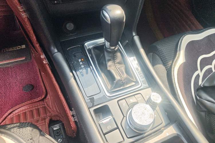 Used Mazda 3 Axela 2017 Sedan 1.5L Automatic Luxury Model Emission Standard China V Gear Lever