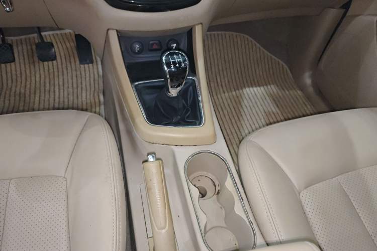 Used Baojun 730 2014 1.5L manual Comfort version 7 seats Gear Lever