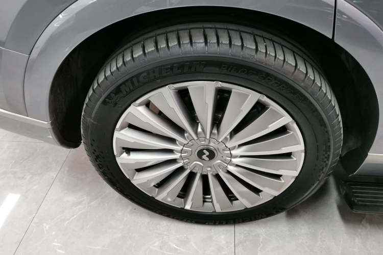 Used ONVO Luxeed L90 2025 Model—Max Six-Seater Version