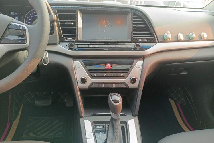 Used Hyundai Elantra (6th Generation / Lingdong) 2016 1.6L Automatic ZhiXuan – Elite Version Audio And AC Panel