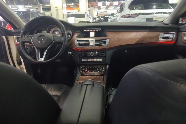 Used Mercedes-Benz CLS 2012 CLS 300 CGI Center Console