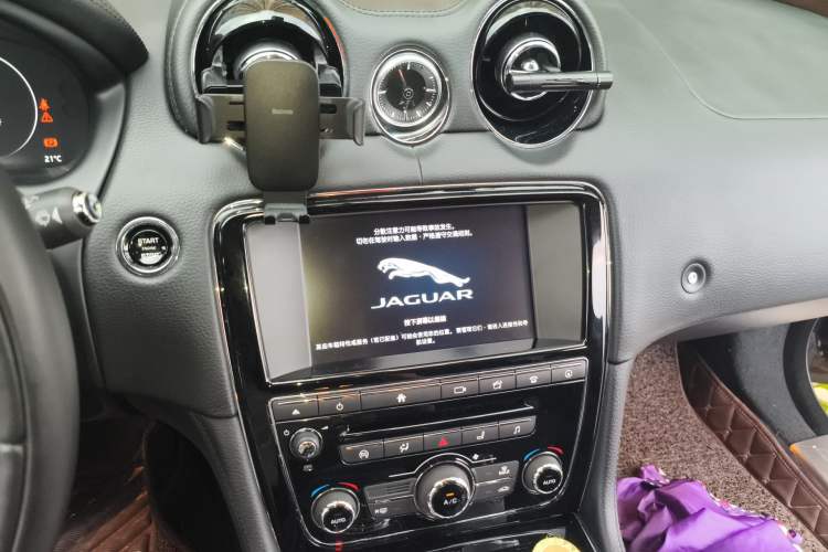 Used Jaguar XJ 2016 XJL 3.0 SC Two-Wheel-Drive Elegant Business Edition Audio And AC Panel