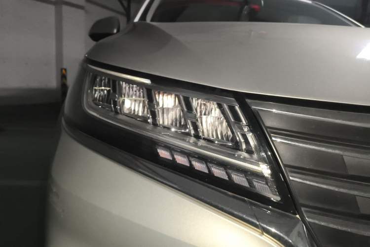 Used Roewe RX5 2020 20T Automatic 4G Connected Million Edition Right Front Headlight