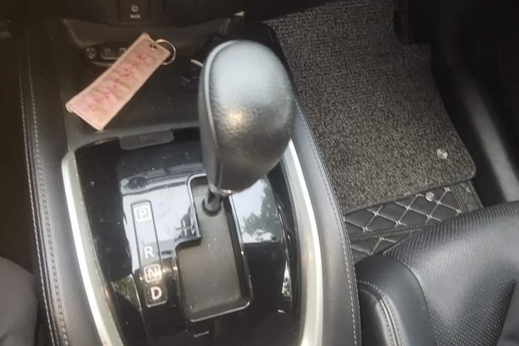 Used Nissan X-Trail 2015 2.0L CVT Comfort MAX Edition 2WD Gear Lever