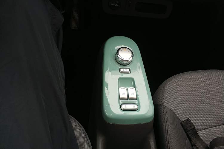 Used CHANGAN NEVO Lumin 2023 301km Honey Dew Edition Gear Lever