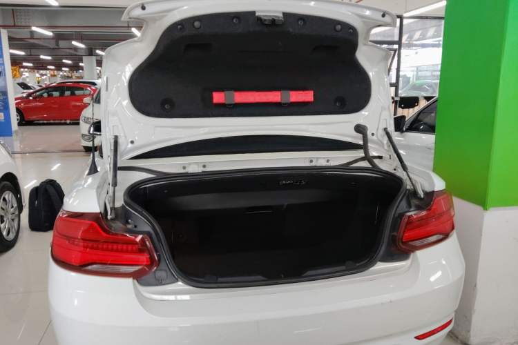 Used BMW 2 Series 2018 220i Convertible Coupe Sports Design Package Trunk