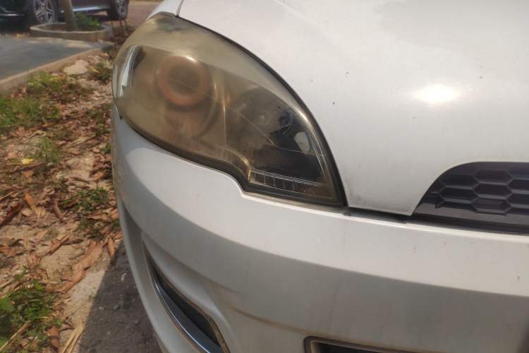 Used Geely Auto GX9 2014 2.4L Automatic Two-Wheel Drive Luxury Version Right Front Headlight