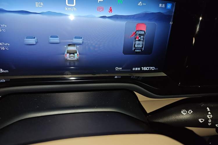 Used Formula Leopard 5 2023 Navigator Edition Odometer Close Up